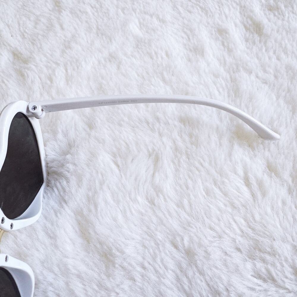 Pixie White Girl Heart-shape Sunglasses - Picture 3 of 11